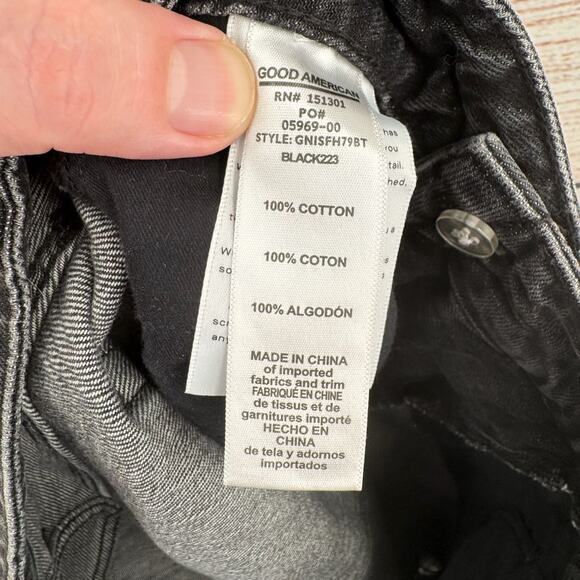 Good American Good 90s Long Fray Hem Shorts Women's Size 8/29 Black/Gray - Picture 8 of 12